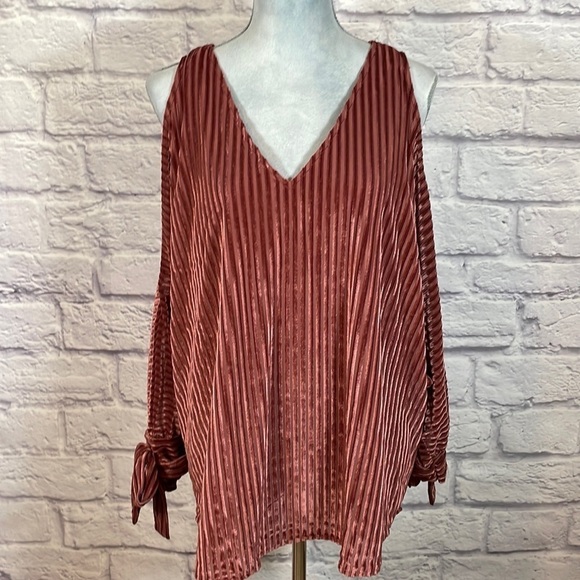 NWT Entro ribbed velour/sheer open shoulder blouse - Picture 1 of 9